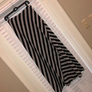 🚂New Directions striped long maxi skirt